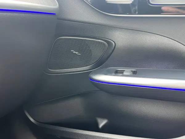 Mercedes-Benz C 300 e AMG Line 12