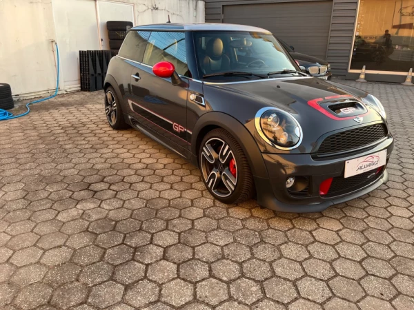 MINI 3 Portas Cooper GP2 11