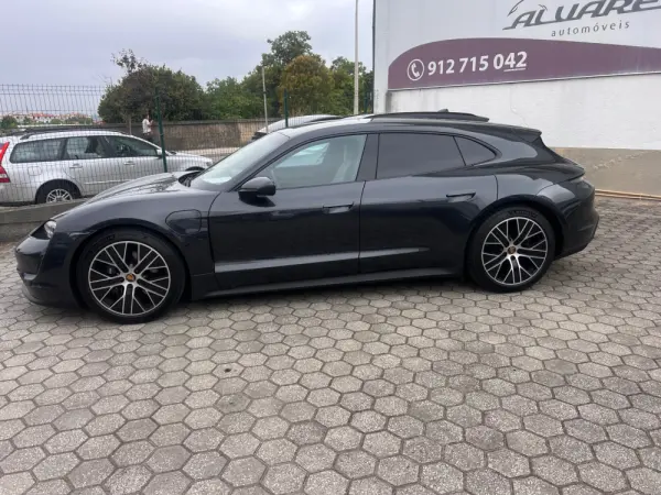 Porsche Taycan Sport Turismo Standard 4