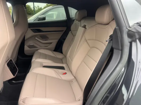 Porsche Taycan Sport Turismo Standard 10