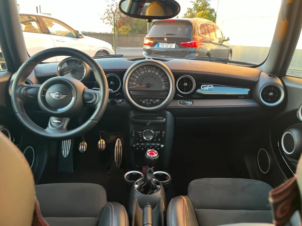 MINI 3 Portas Cooper GP2 18
