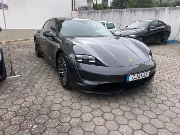 Porsche Taycan Sport Turismo Standard 3