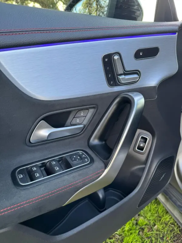 Mercedes-Benz CLA 250 e Shooting Brake AMG Line 11