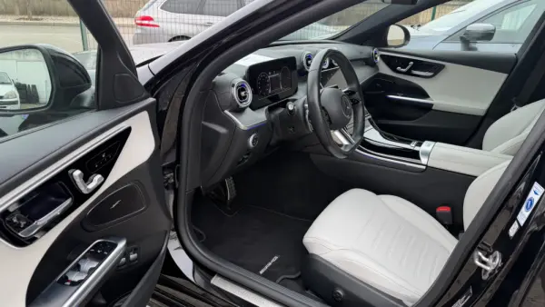 Mercedes-Benz C 300 e AMG 19
