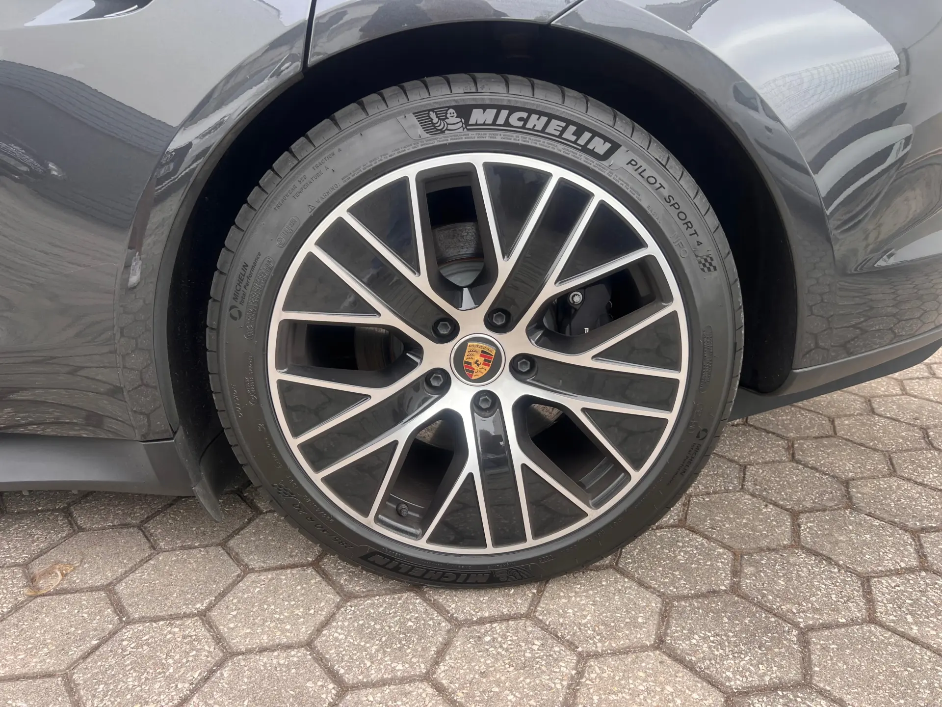 Porsche Taycan Sport Turismo Standard 11
