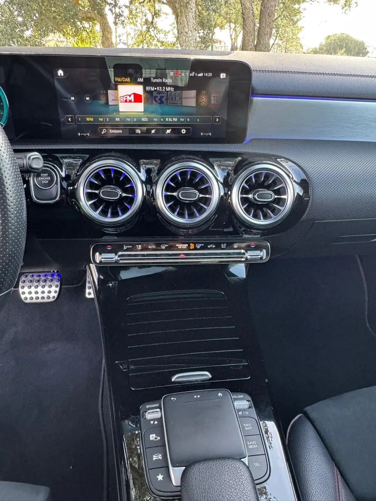 Mercedes-Benz CLA 250 e Shooting Brake AMG Line 18