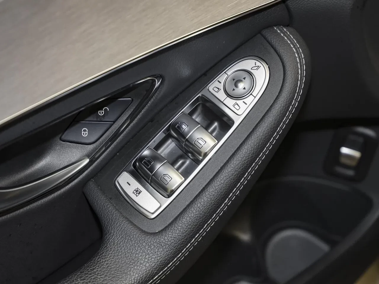 Mercedes-Benz C 300 de AMG Line 12