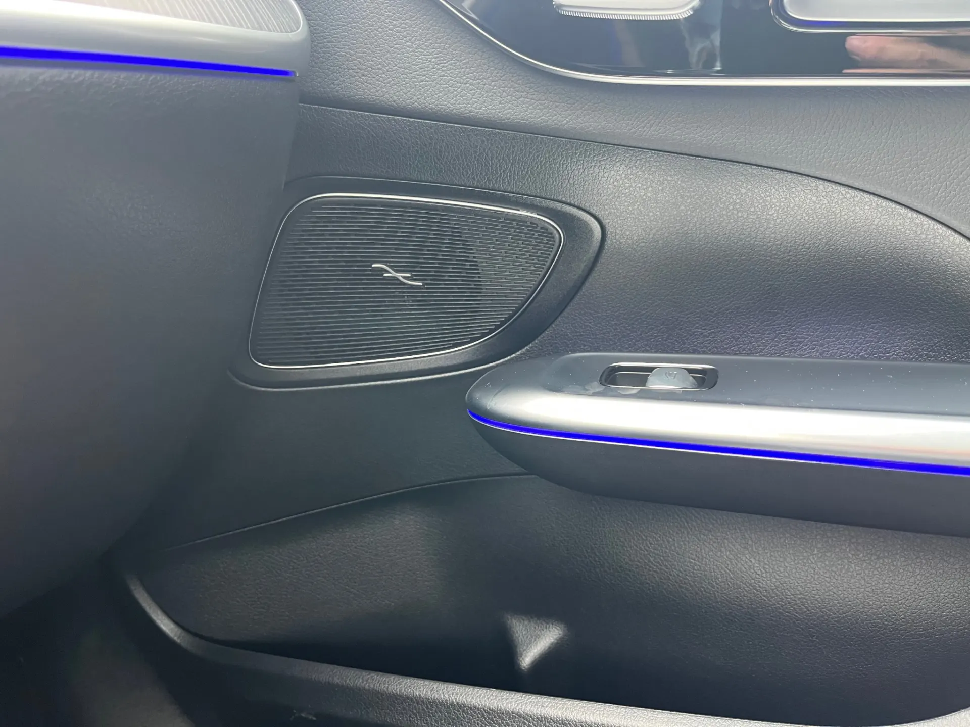 Mercedes-Benz C 300 e AMG Line 12