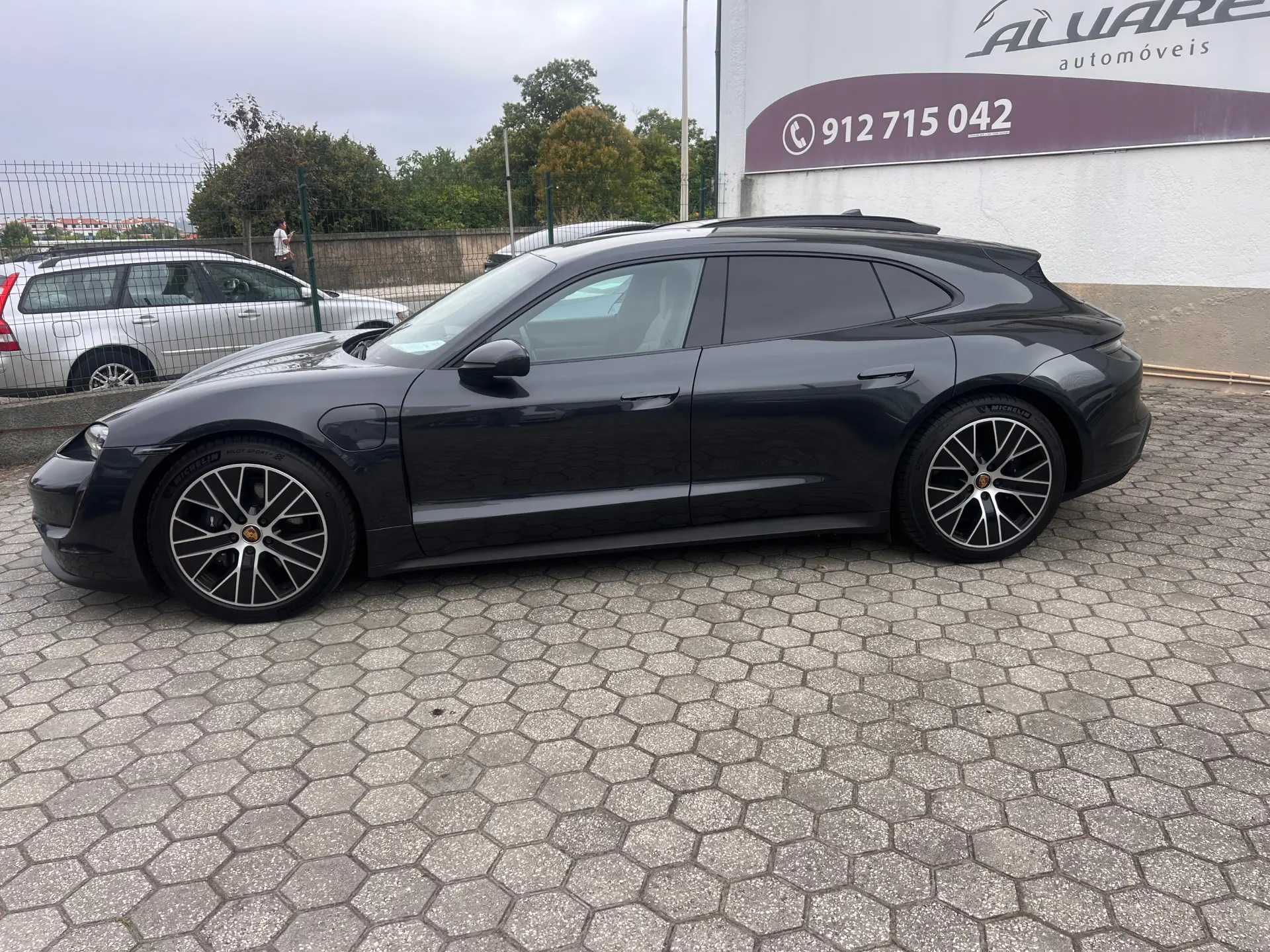 Porsche Taycan Sport Turismo Standard 4