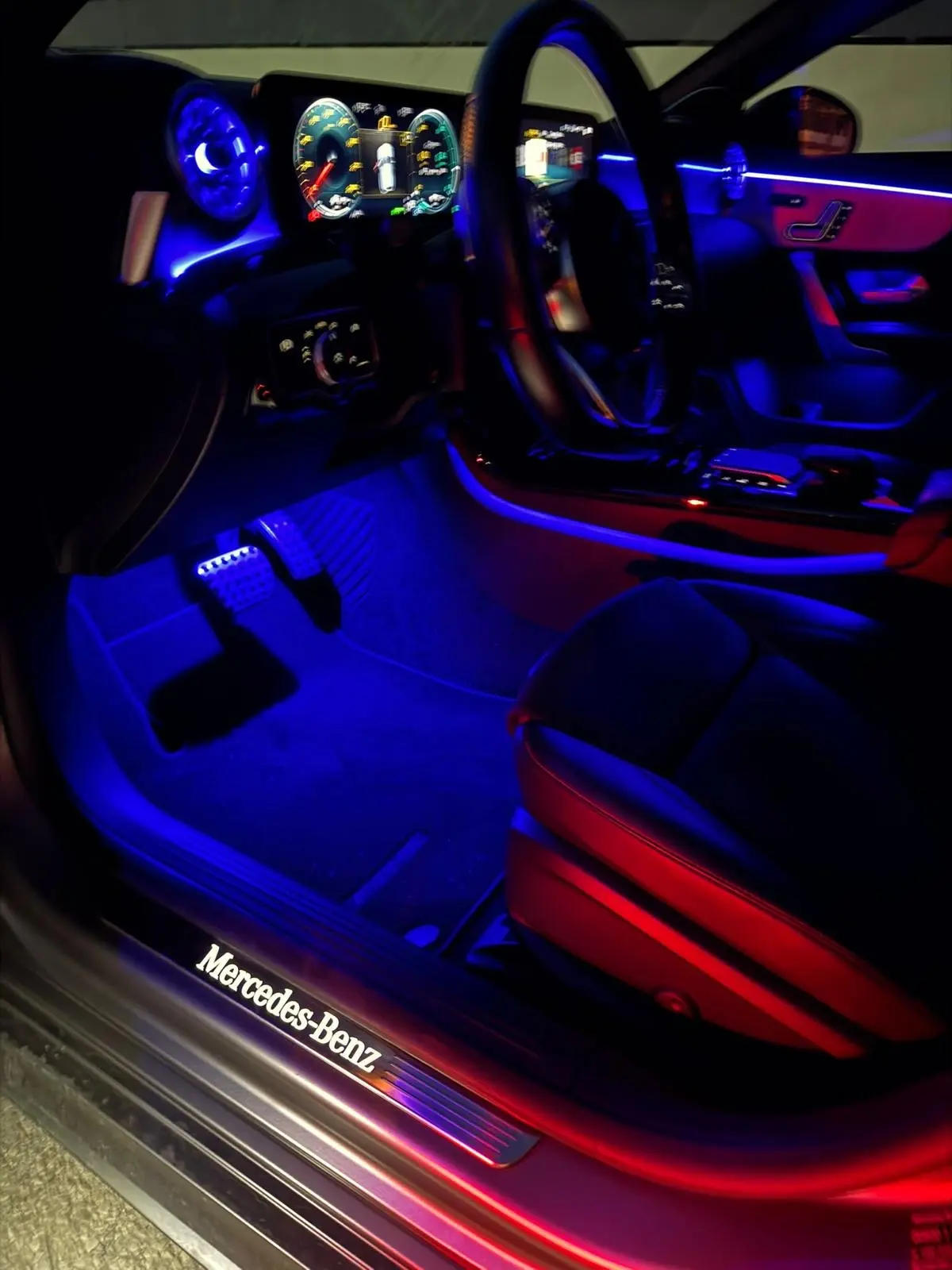 Mercedes-Benz CLA 250 e Shooting Brake AMG Line 12