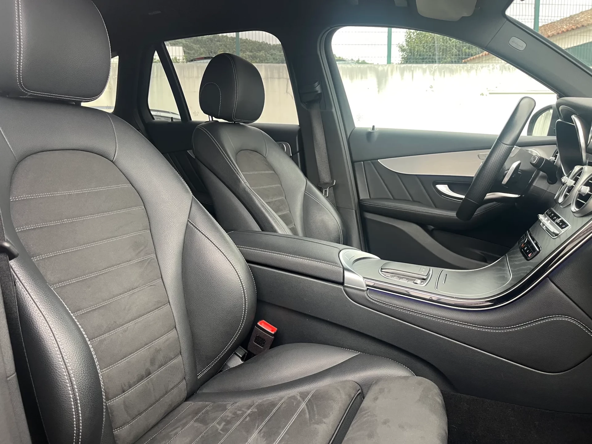 Mercedes-Benz GLC 300 Outro 12