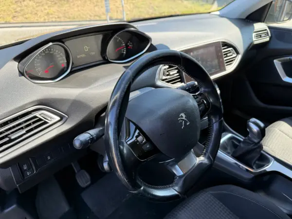 Peugeot 308 SW 1.6 BlueHDi Style 9