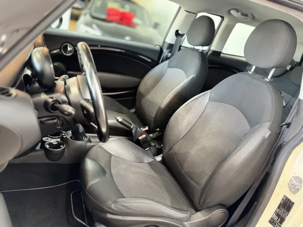 MINI Clubman Cooper D 9