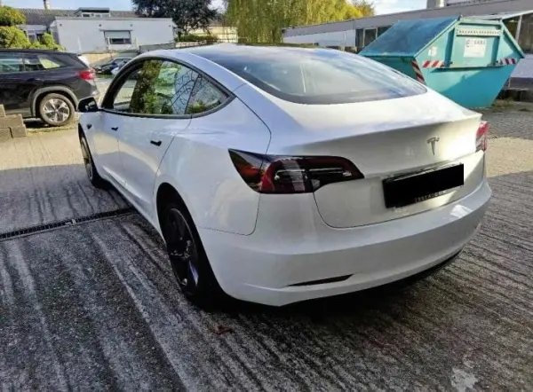 Tesla Model 3 Premium Long Range RWD 2