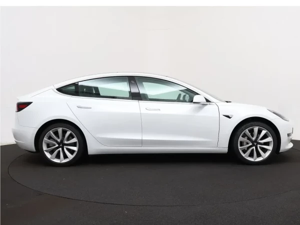 Tesla Model 3 Long-Range Dual Motor AWD 3