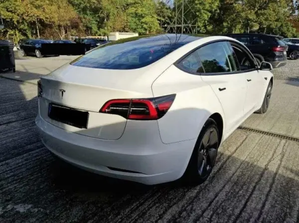 Tesla Model 3 Premium Long Range RWD 8