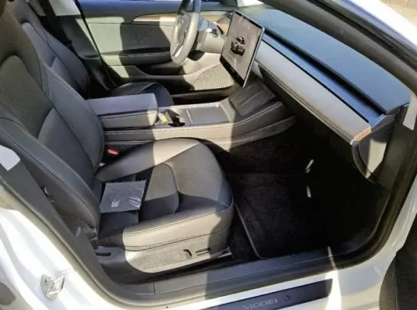 Tesla Model 3 Premium Long Range RWD 7
