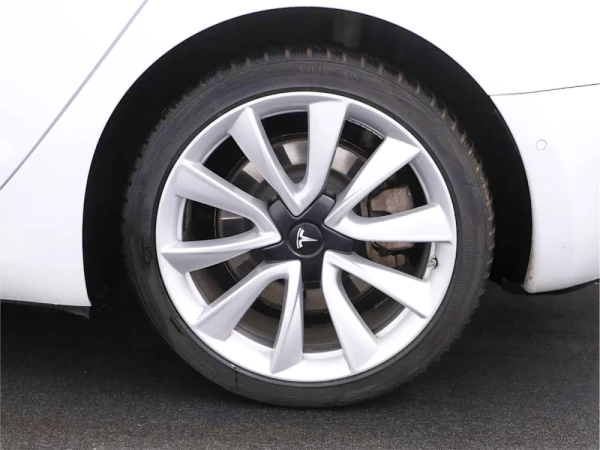 Tesla Model 3 Long-Range Dual Motor AWD 4
