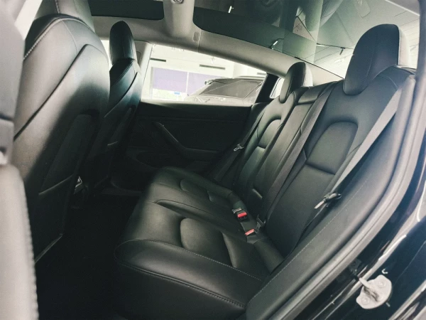 Tesla Model 3 Long-Range Dual Motor AWD 11