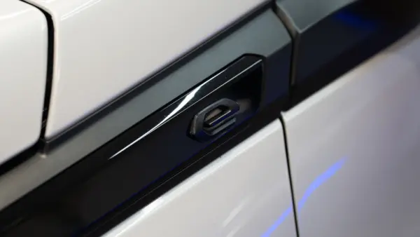 Peugeot e-2008 GT 8