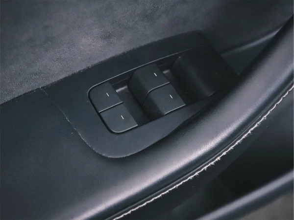 Tesla Model 3 Long-Range Dual Motor AWD 14