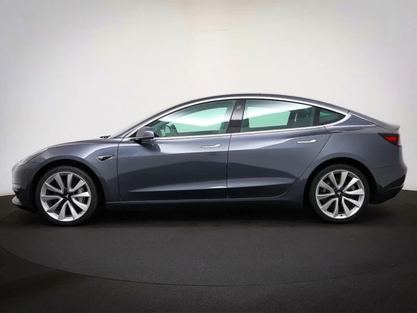 Tesla Model 3 Long-Range Dual Motor AWD 3