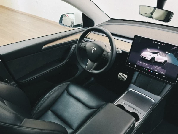 Tesla Model Y Performance Tração Integral 8