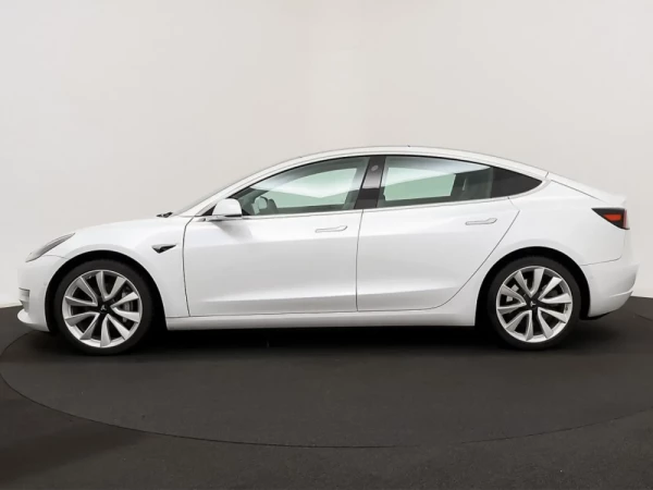 Tesla Model 3 Long-Range Dual Motor AWD 3
