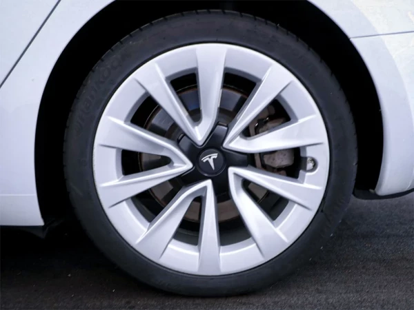 Tesla Model 3 Long-Range Dual Motor AWD 7