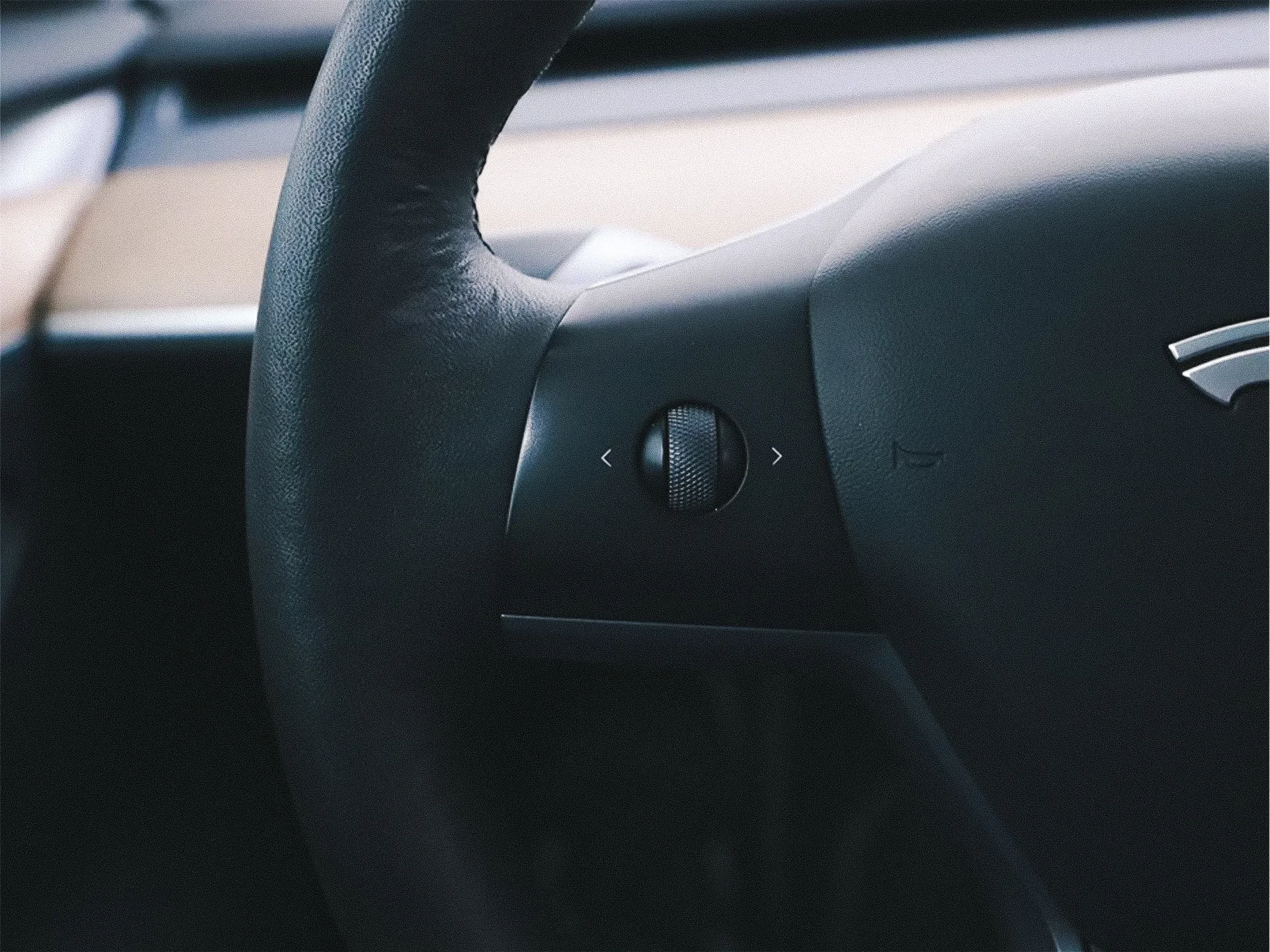 Tesla Model 3 Long-Range Dual Motor AWD 17