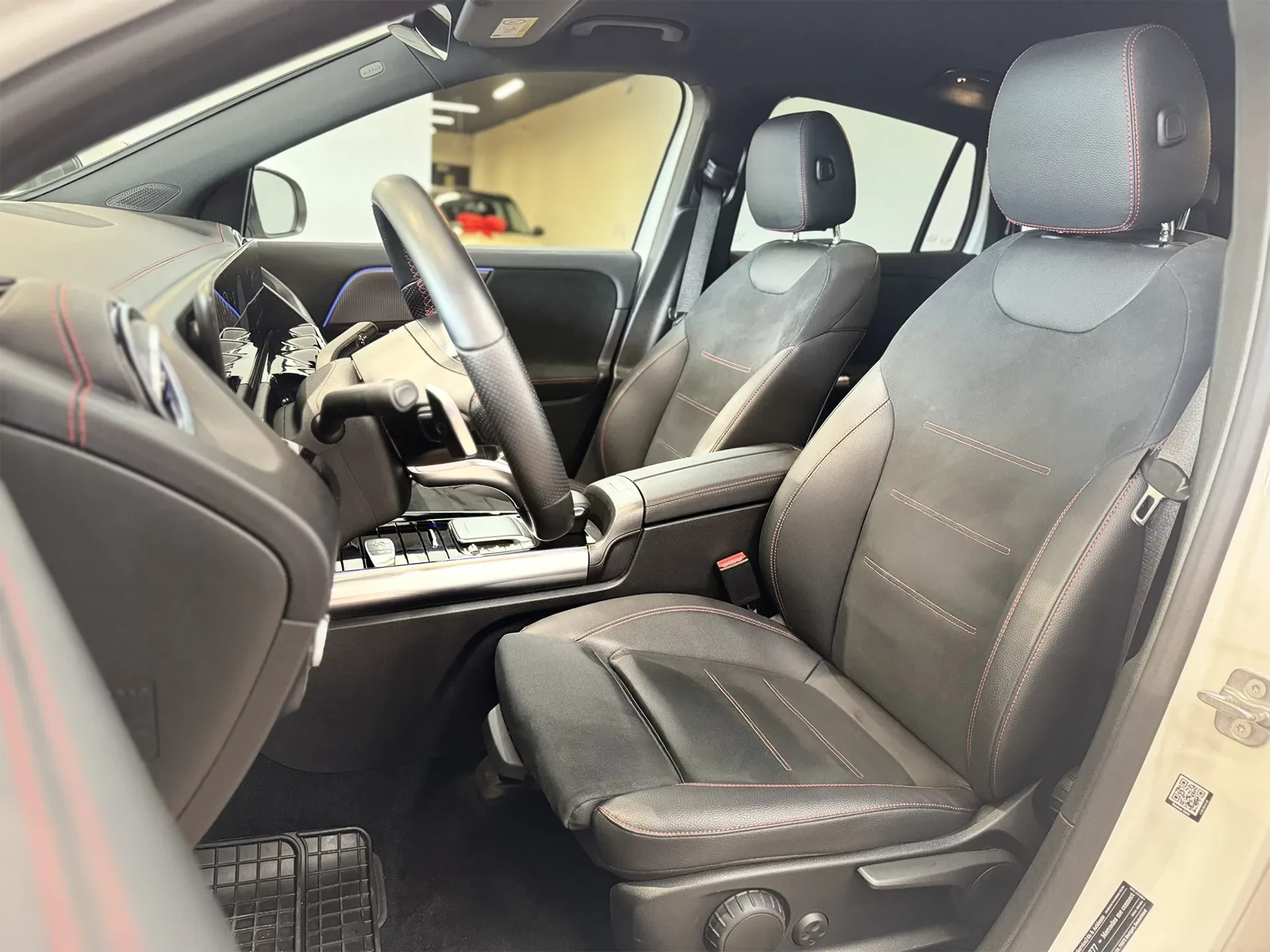 Mercedes-Benz EQA 250 AMG Line 8