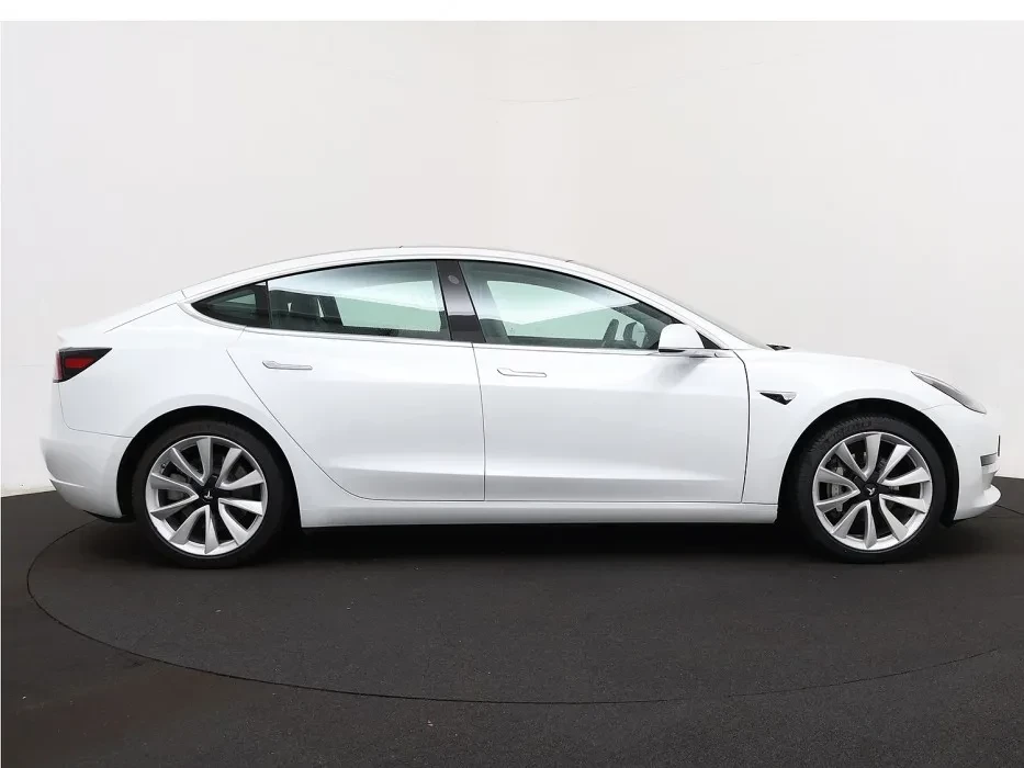 Tesla Model 3 Long-Range Dual Motor AWD 3