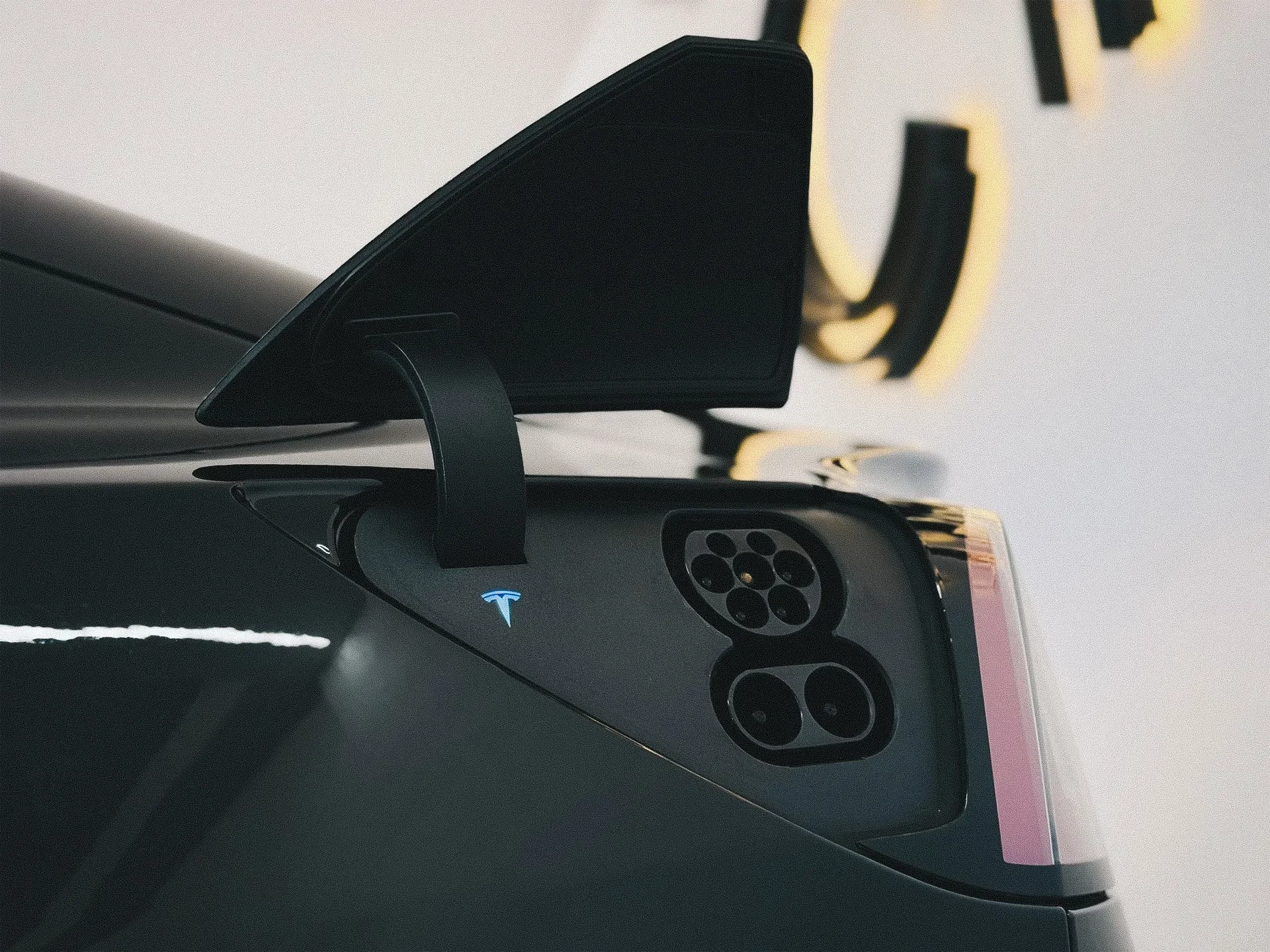 Tesla Model 3 Long-Range Dual Motor AWD 16