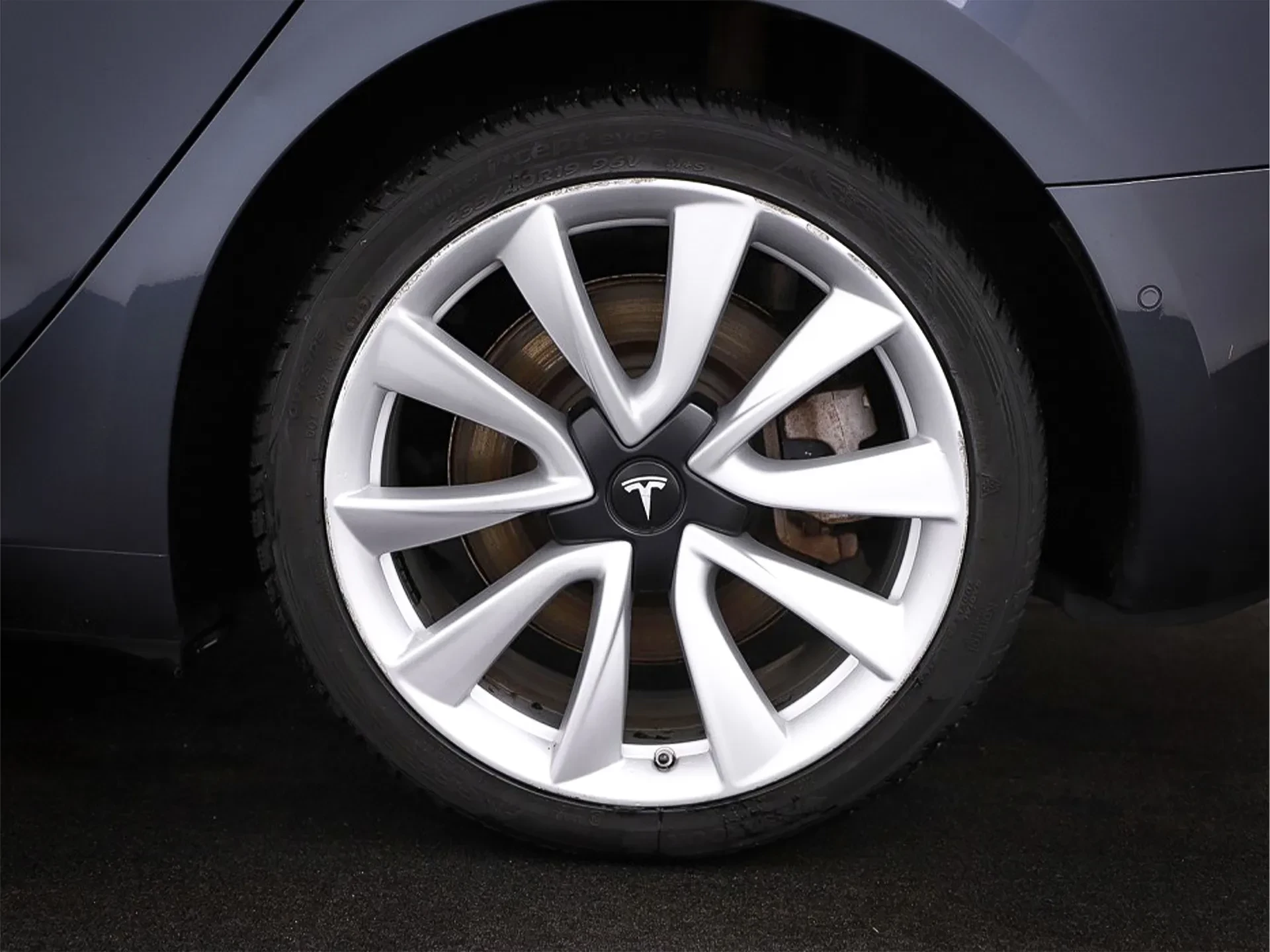 Tesla Model 3 Long-Range Dual Motor AWD 4