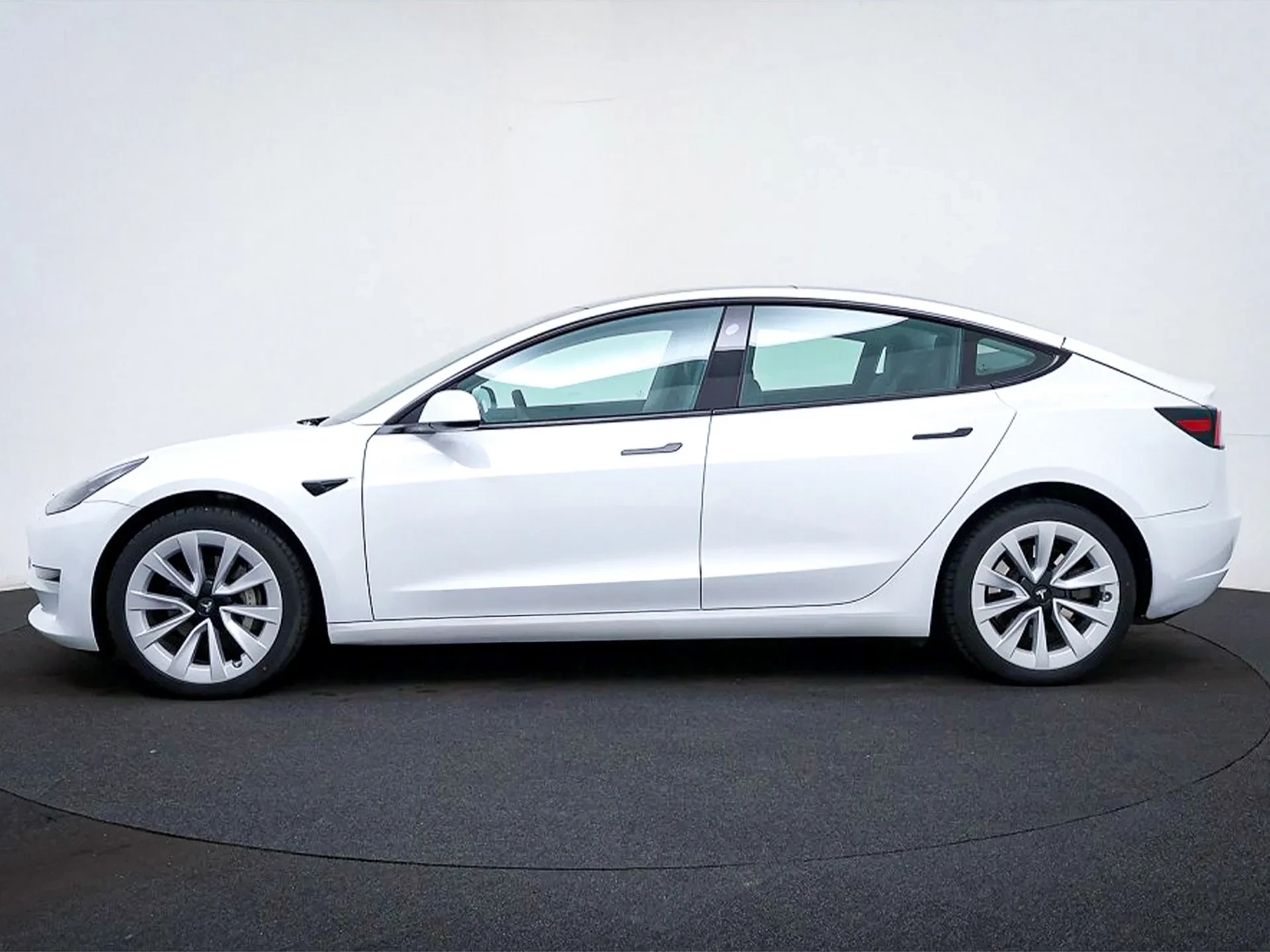 Tesla Model 3 Long-Range Dual Motor AWD 6