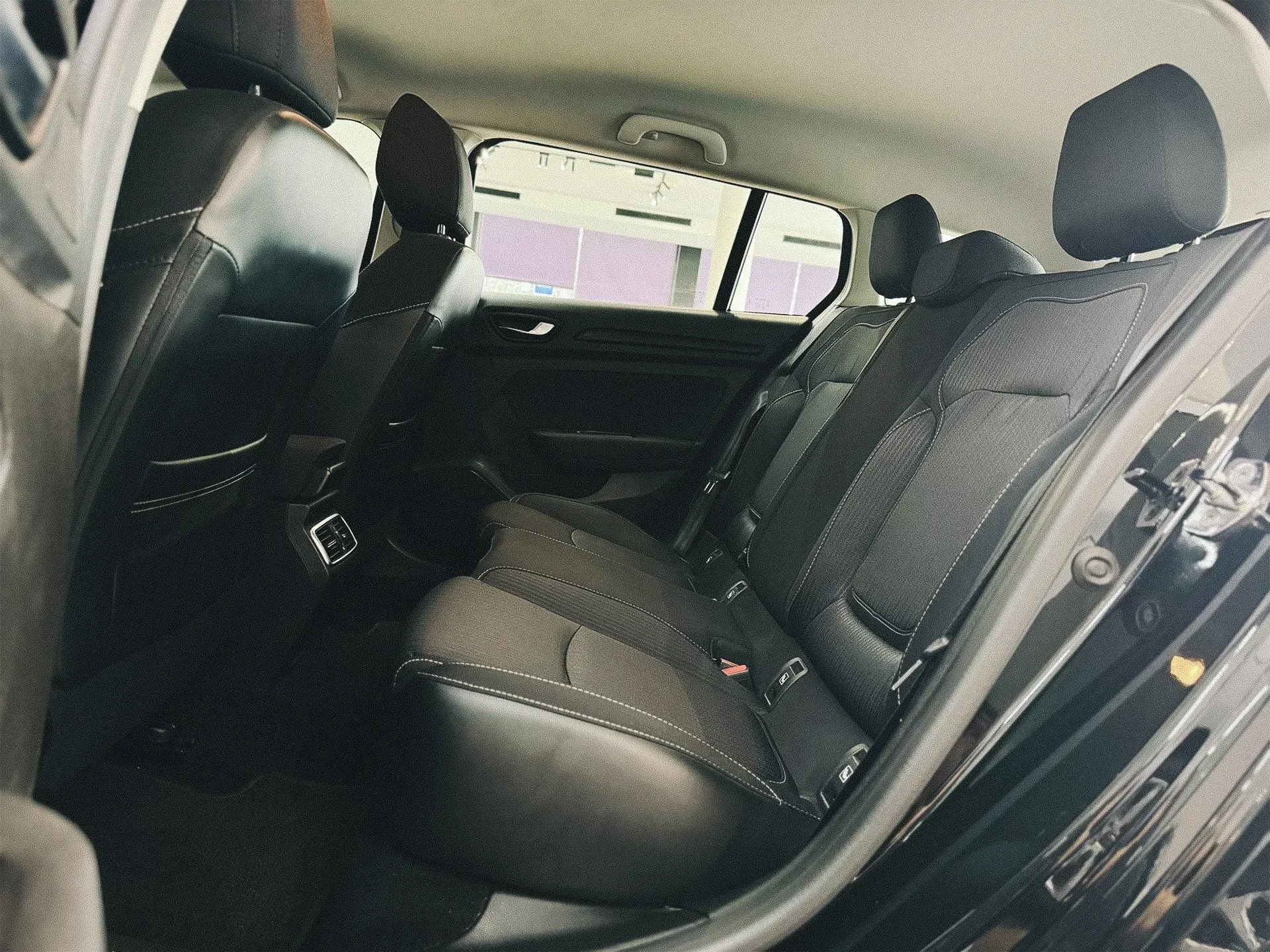 Renault Mégane 1.5 Blue dCi Intens EDC 12