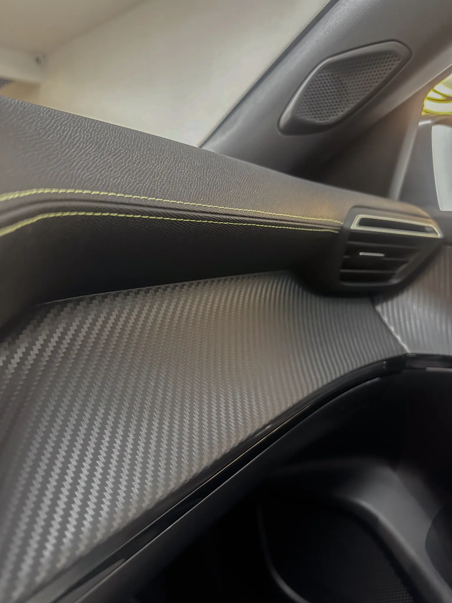 Peugeot e-2008 GT 28