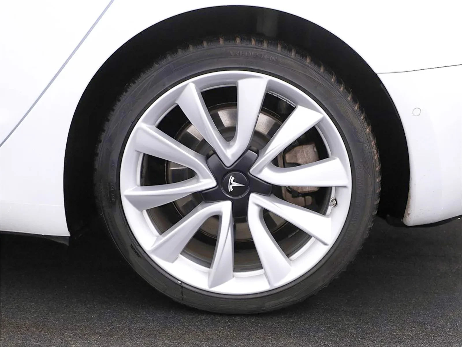 Tesla Model 3 Long-Range Dual Motor AWD 4