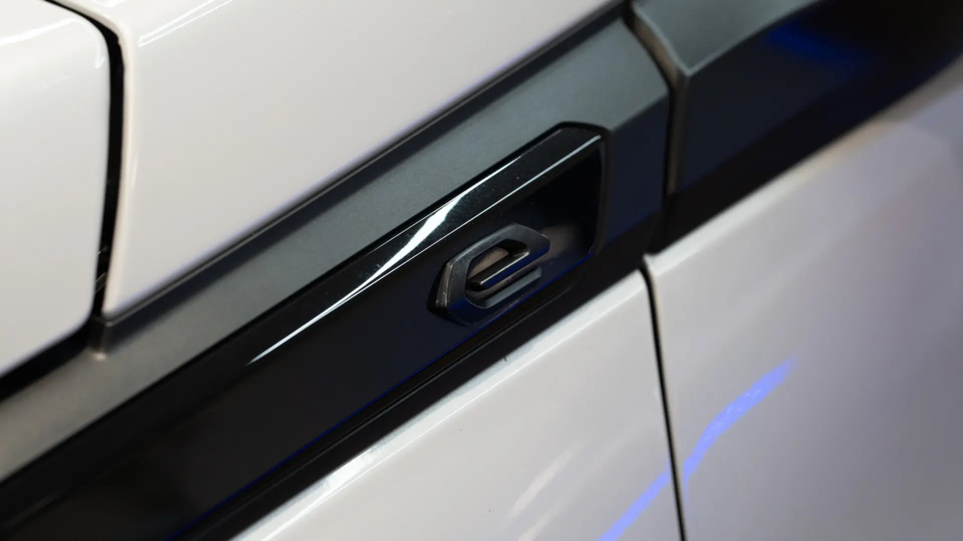 Peugeot e-2008 GT 8