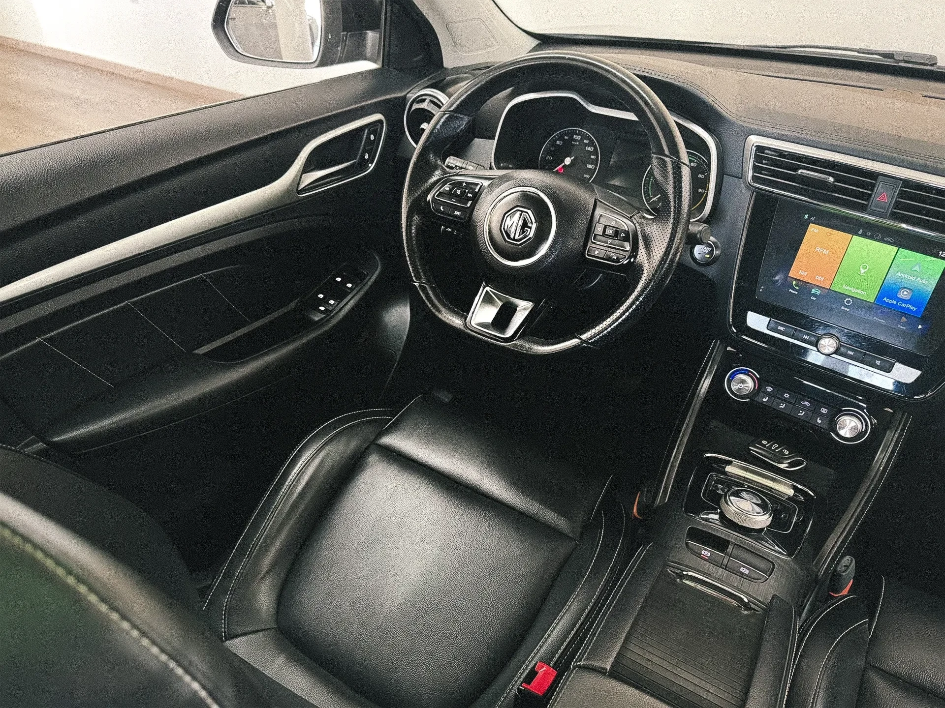 MG ZS 44.5 kWh Luxury 10