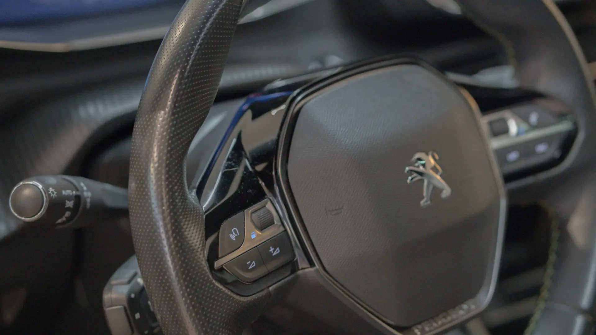 Peugeot e-2008 GT 13