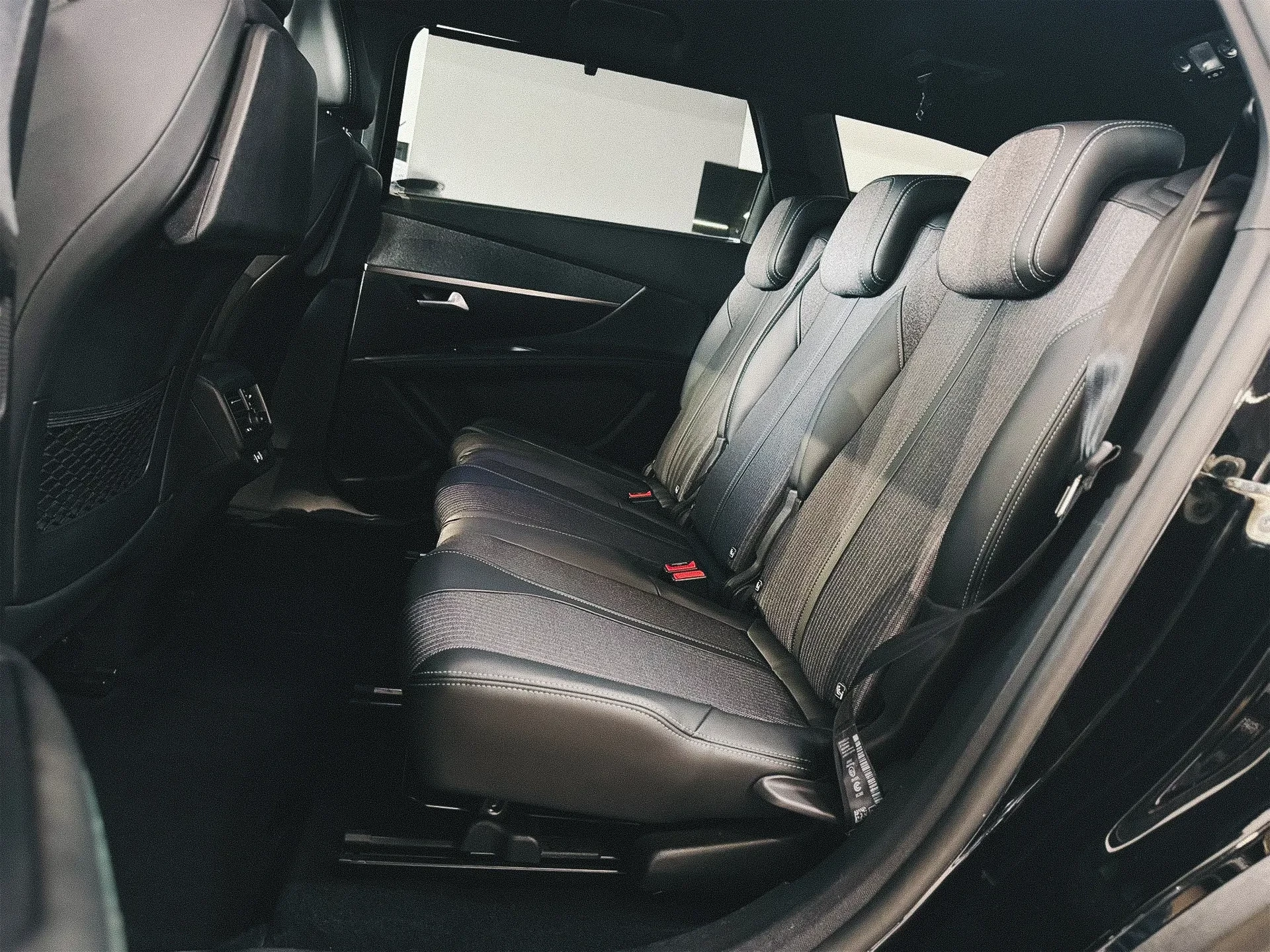 Peugeot 5008 1.5 BlueHDi Allure Pack EAT8 11