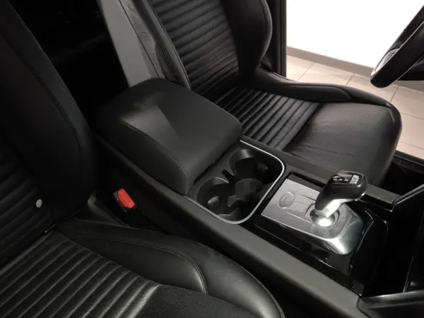 Land Rover Discovery Sport 1.5 I3 P300e AWD R-Dynamic SE 17