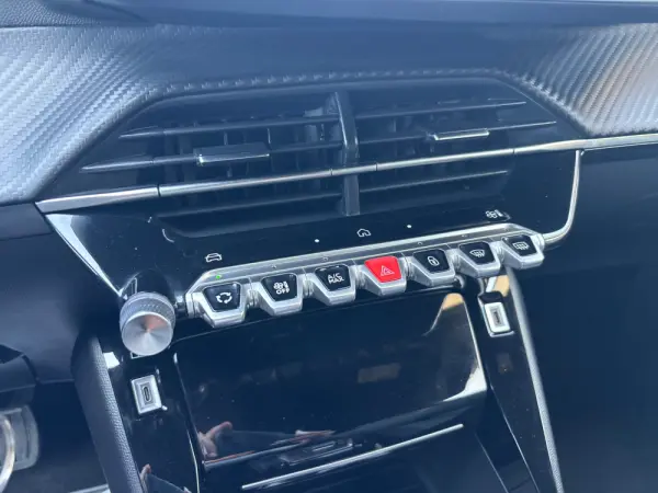 Peugeot 2008 Hybrid 145 e-DSC Allure 15