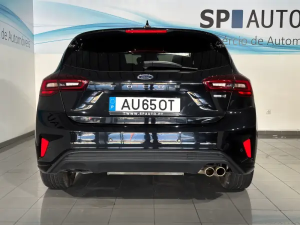 Ford Focus 1.0 EcoBoost MHEV ST-Line 6