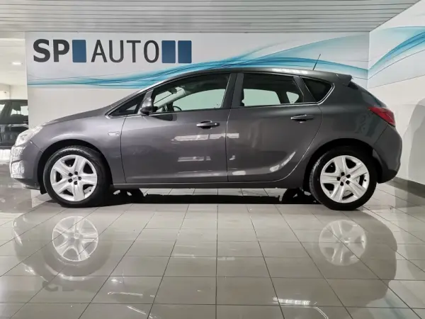 Opel Astra 1.3 CDTi Enjoy 4