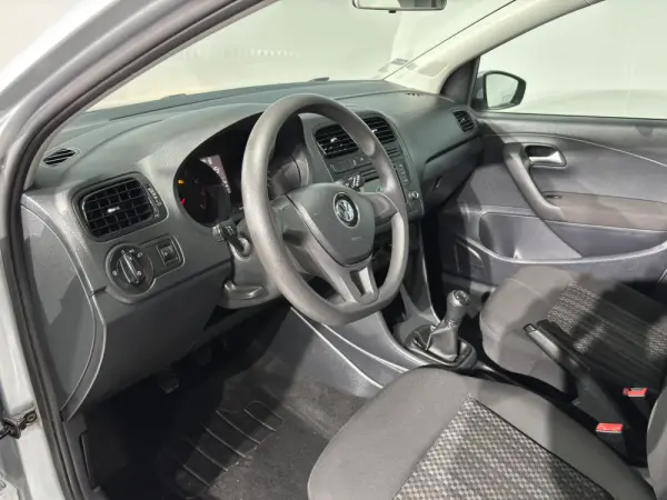 Volkswagen Polo 1.0 (Blue Motion ) Trendline 8