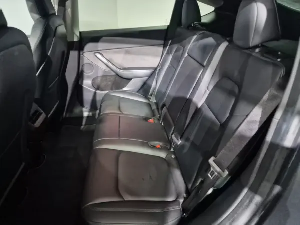 Tesla Model Y 15