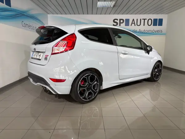 Ford Fiesta 1.6 EcoBoost ST200 5