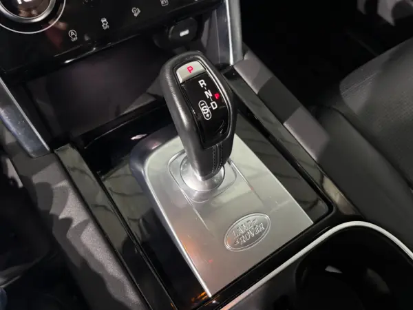 Land Rover Discovery Sport 1.5 I3 P300e AWD R-Dynamic SE 16